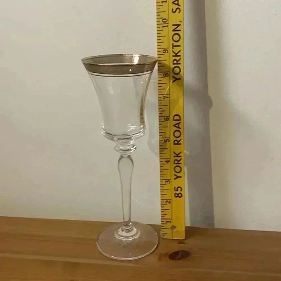 Unbranded Crystal, Vintage, Gold  Rimmed Wine Glasses, Set of 2 - Picture 3 of 7